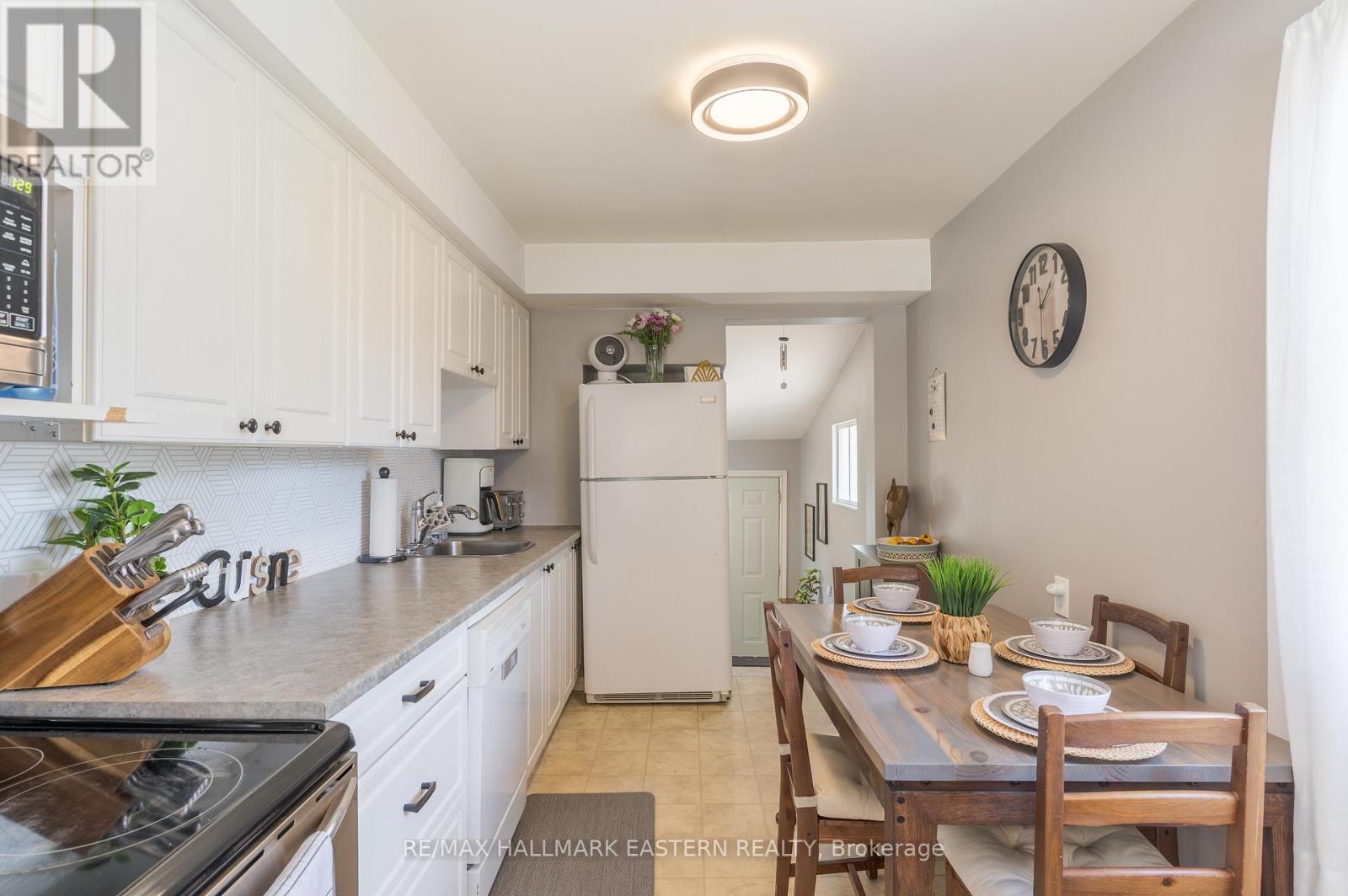 748 New Romaine Street, Peterborough (Otonabee Ward 1), Ontario  K9J 2E9 - Photo 16 - X12352462