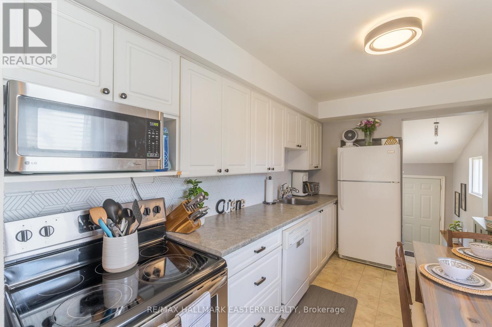 748 New Romaine Street, Peterborough (Otonabee Ward 1), Ontario  K9J 2E9 - Photo 18 - X12352462