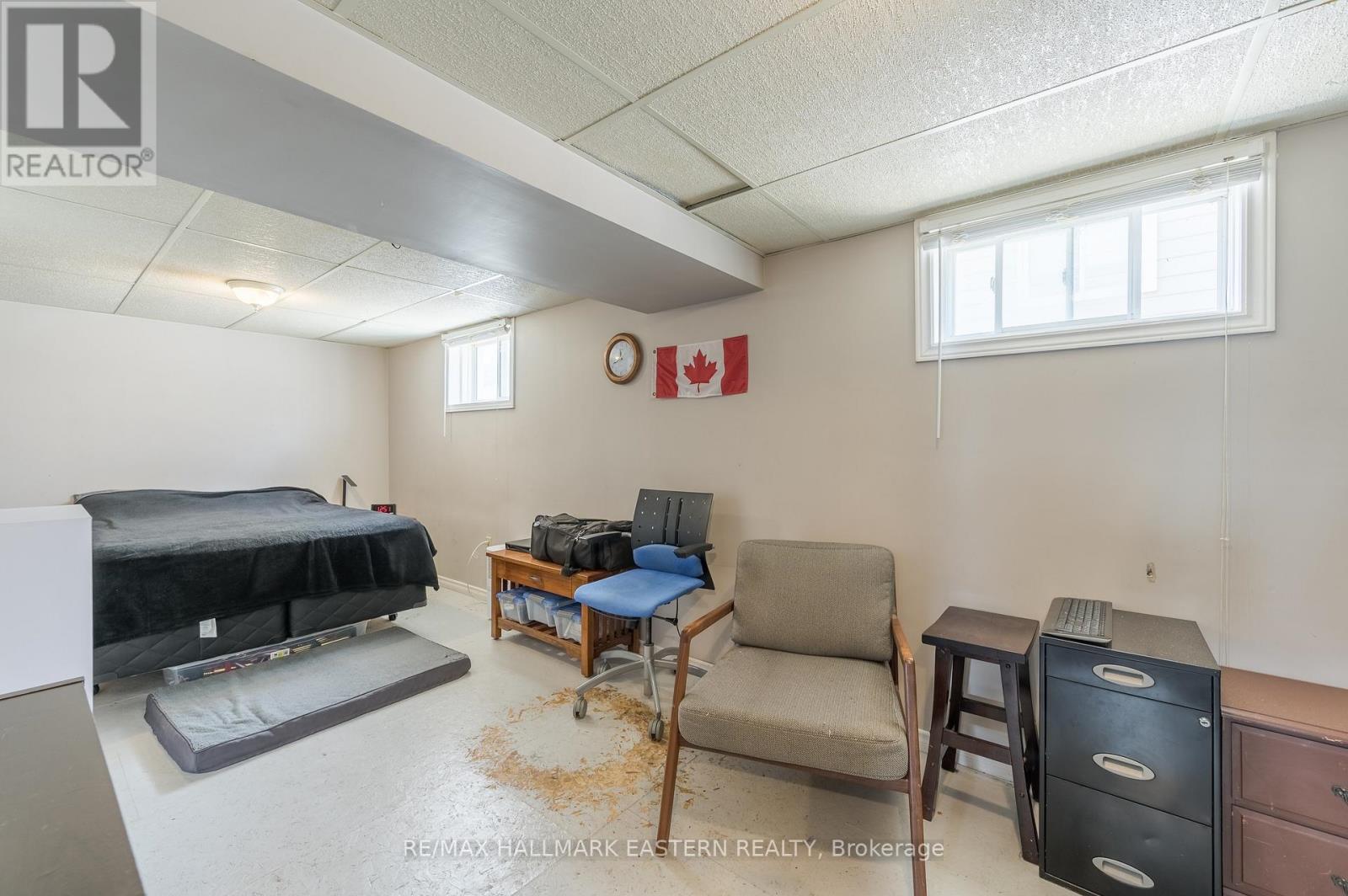 748 New Romaine Street, Peterborough (Otonabee Ward 1), Ontario  K9J 2E9 - Photo 35 - X12352462