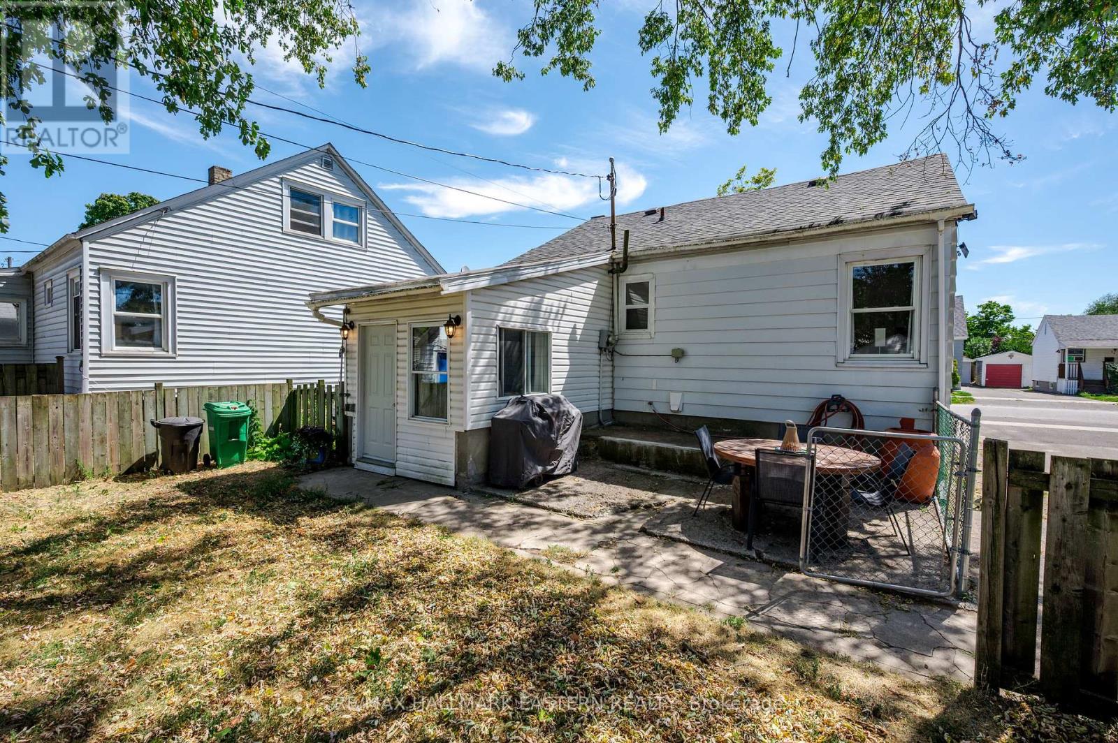 748 New Romaine Street, Peterborough (Otonabee Ward 1), Ontario  K9J 2E9 - Photo 38 - X12352462