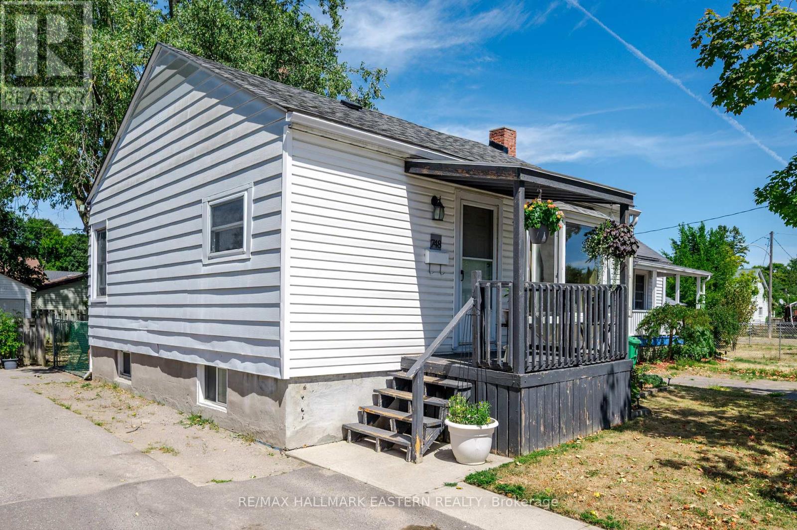 748 New Romaine Street, Peterborough (Otonabee Ward 1), Ontario  K9J 2E9 - Photo 4 - X12352462