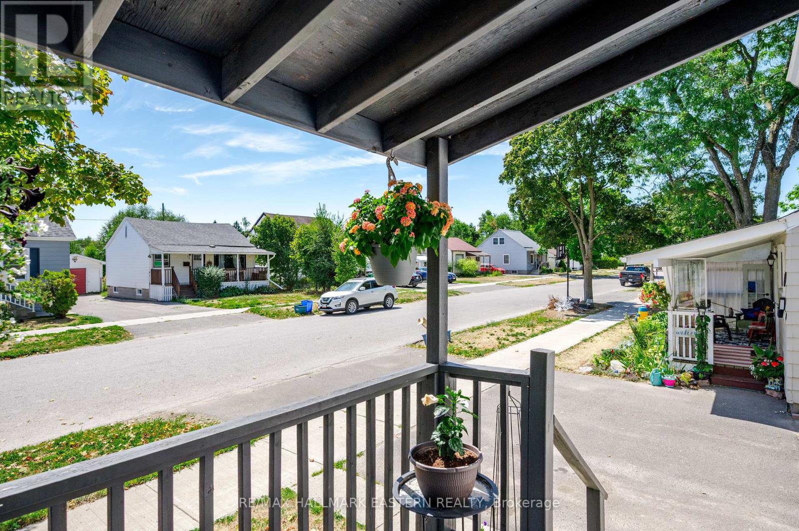 748 New Romaine Street, Peterborough (Otonabee Ward 1), Ontario  K9J 2E9 - Photo 6 - X12352462