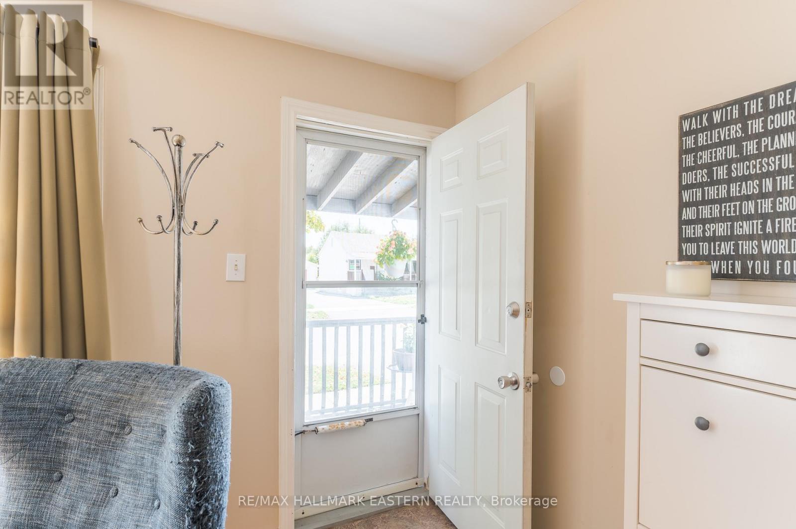 748 New Romaine Street, Peterborough (Otonabee Ward 1), Ontario  K9J 2E9 - Photo 7 - X12352462