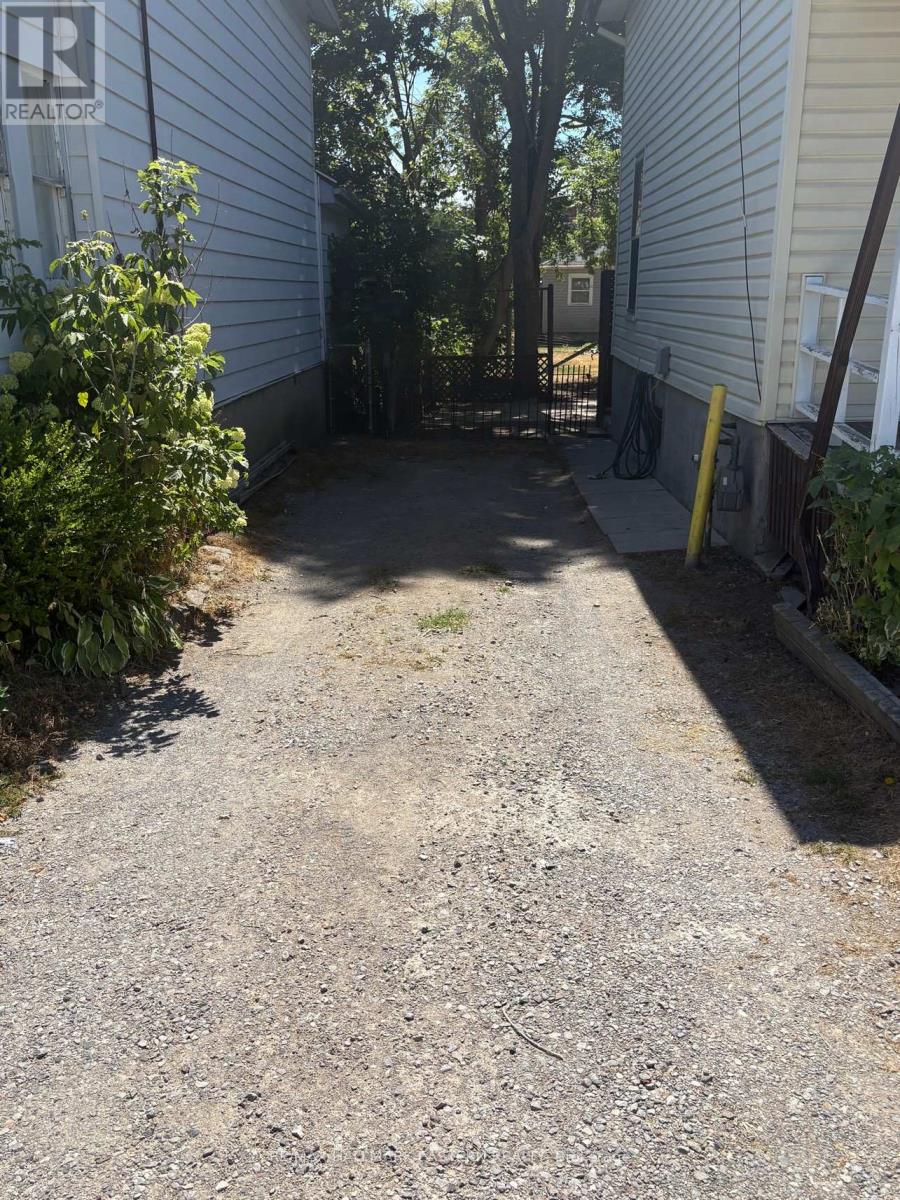 #1 - 581 Paterson Street, Peterborough Central (South), Ontario  K9J 4P9 - Photo 11 - X12352547