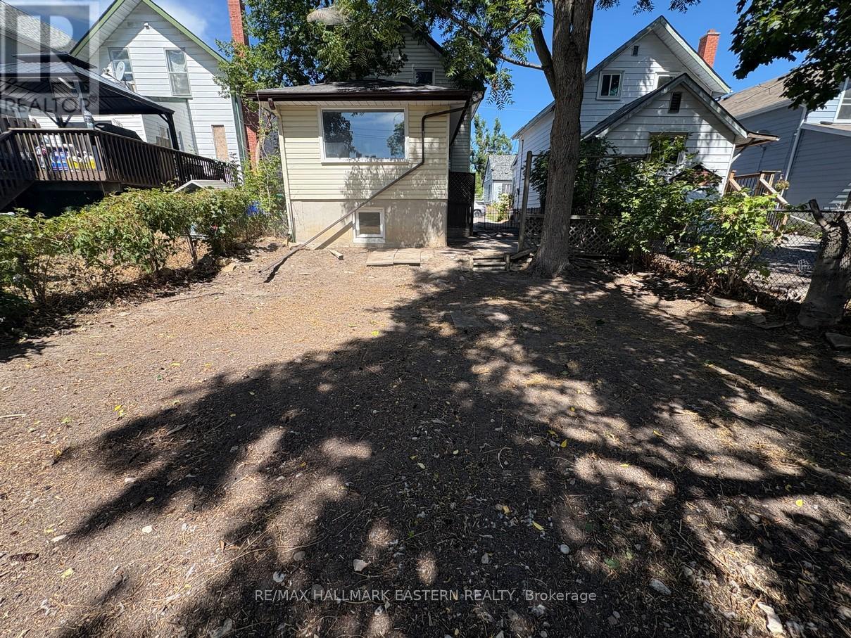 #1 - 581 Paterson Street, Peterborough Central (South), Ontario  K9J 4P9 - Photo 12 - X12352547