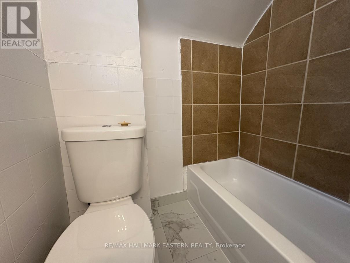#2 - 581 Paterson Street, Peterborough Central (South), Ontario  K9J 4P9 - Photo 10 - X12352549