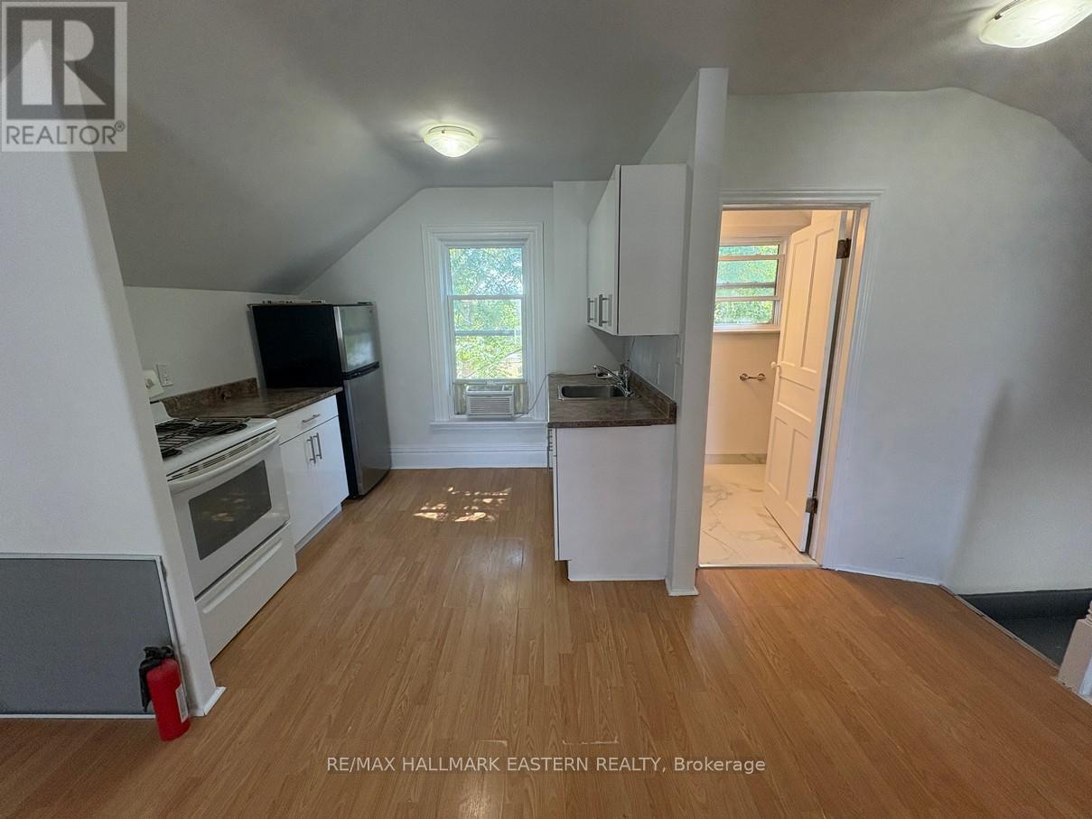 #2 - 581 Paterson Street, Peterborough Central (South), Ontario  K9J 4P9 - Photo 2 - X12352549