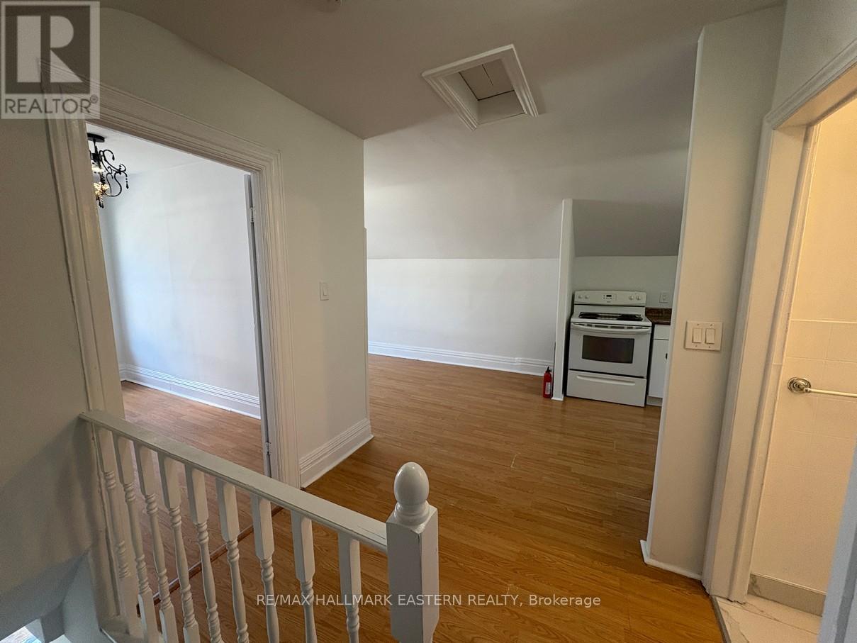 #2 - 581 Paterson Street, Peterborough Central (South), Ontario  K9J 4P9 - Photo 4 - X12352549