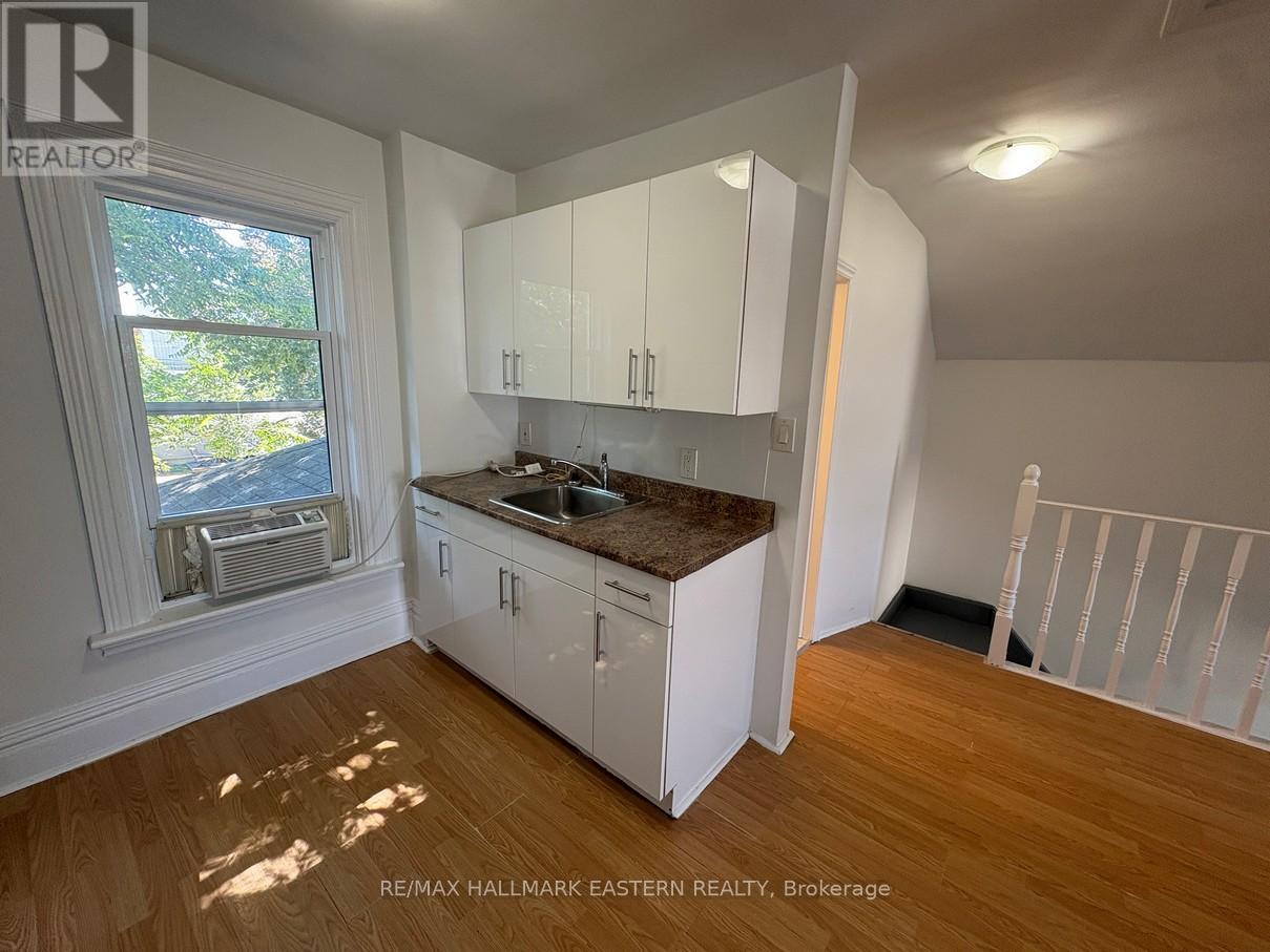 #2 - 581 Paterson Street, Peterborough Central (South), Ontario  K9J 4P9 - Photo 7 - X12352549