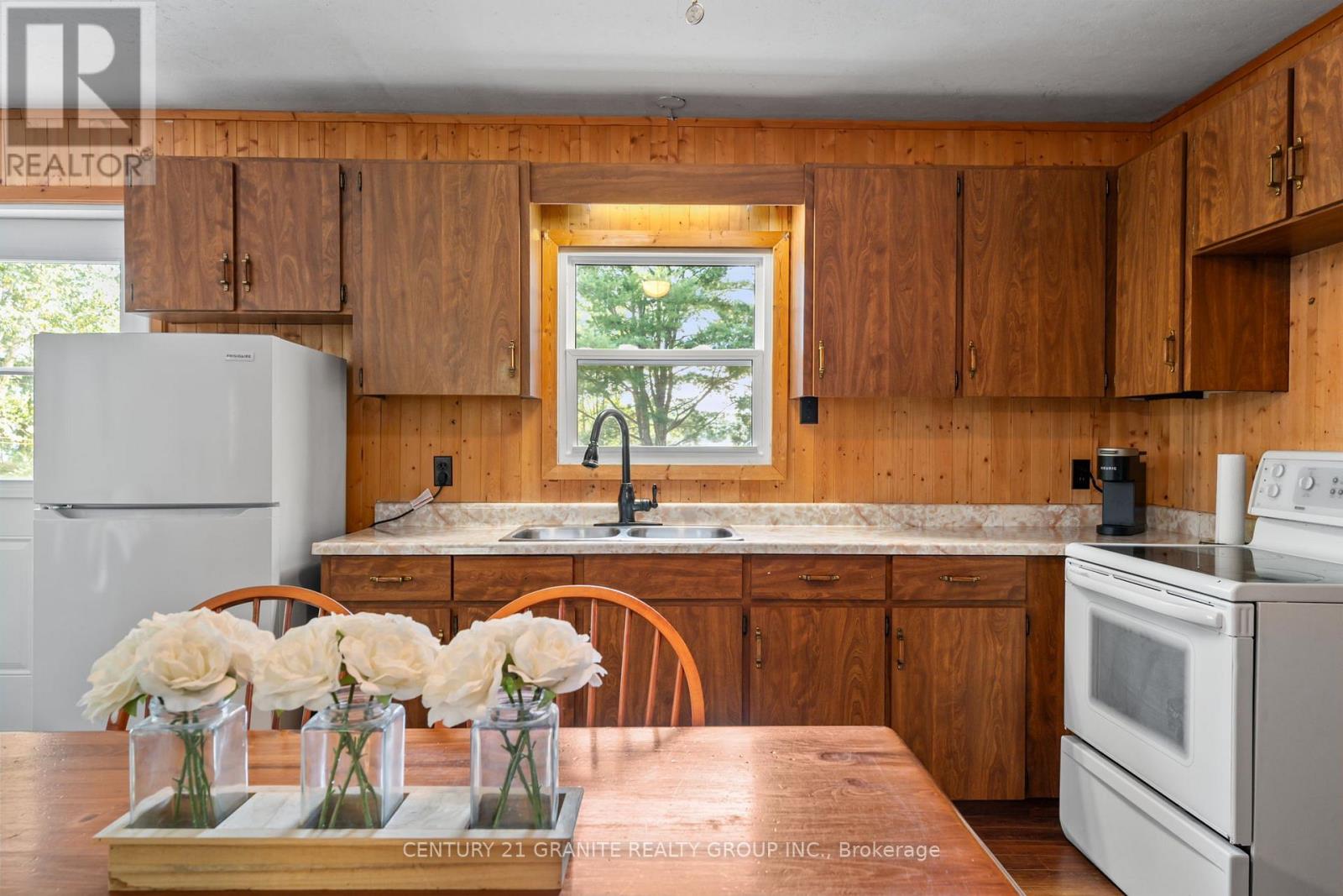 920 Papineau Lake Road, Hastings Highlands (Wicklow Ward), Ontario  K0L 2R0 - Photo 10 - X12352716