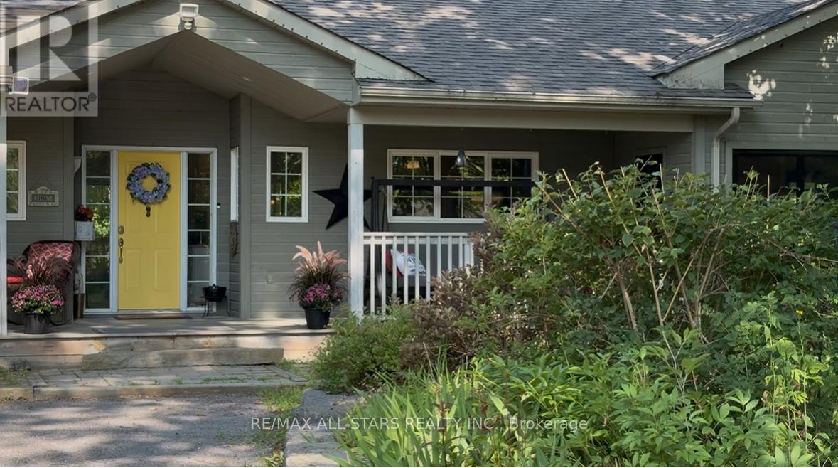 536 Golf Course Road, Douro-Dummer, Ontario  K0L 2H0 - Photo 2 - X12352873