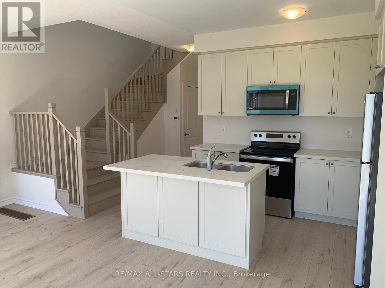 66 Hickey Lane, Kawartha Lakes (Lindsay), Ontario  K9V 5V7 - Photo 13 - X12353599