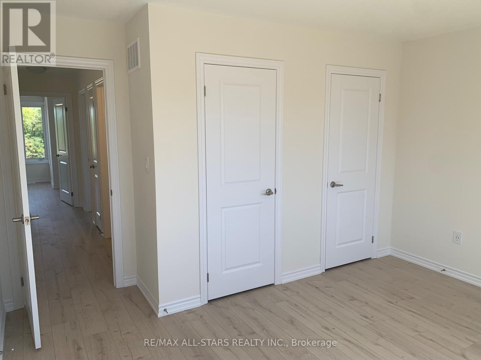 66 Hickey Lane, Kawartha Lakes (Lindsay), Ontario  K9V 5V7 - Photo 15 - X12353599