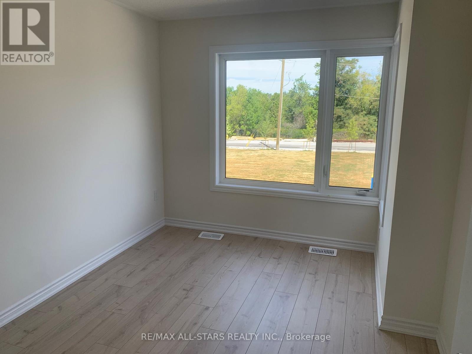 66 Hickey Lane, Kawartha Lakes (Lindsay), Ontario  K9V 5V7 - Photo 17 - X12353599