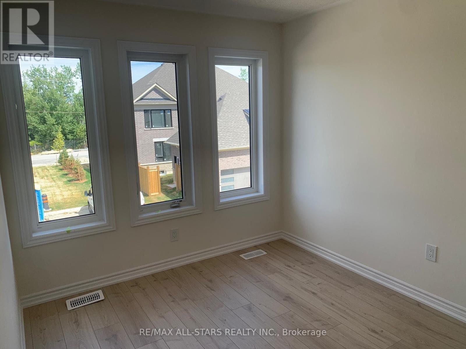 66 Hickey Lane, Kawartha Lakes (Lindsay), Ontario  K9V 5V7 - Photo 19 - X12353599