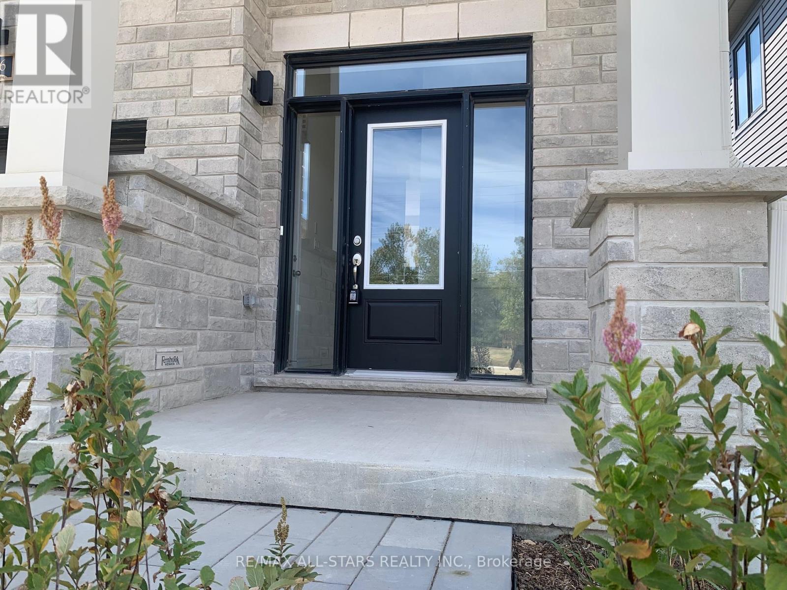 66 Hickey Lane, Kawartha Lakes (Lindsay), Ontario  K9V 5V7 - Photo 3 - X12353599