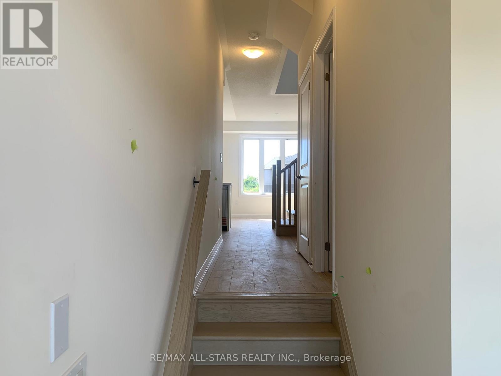 66 Hickey Lane, Kawartha Lakes (Lindsay), Ontario  K9V 5V7 - Photo 5 - X12353599