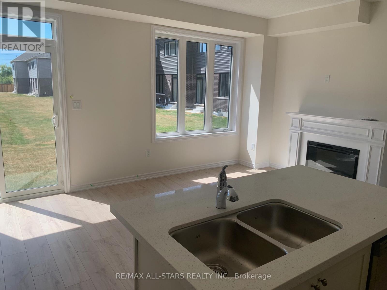 66 Hickey Lane, Kawartha Lakes (Lindsay), Ontario  K9V 5V7 - Photo 8 - X12353599