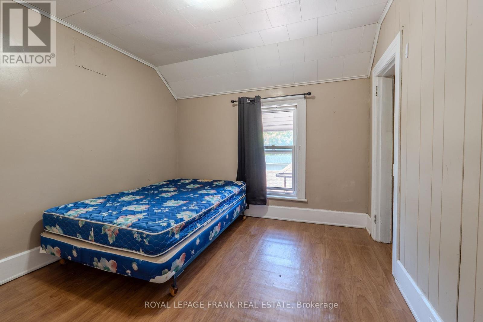 87 Durham Street W, Kawartha Lakes (Lindsay), Ontario  K9V 2P8 - Photo 13 - X12354077