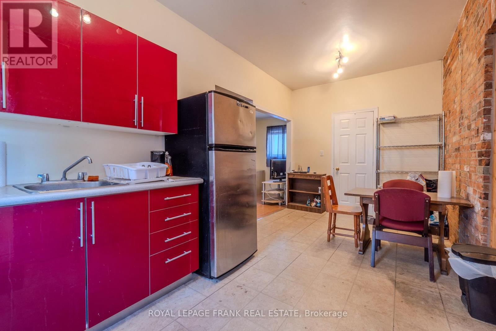 87 Durham Street W, Kawartha Lakes (Lindsay), Ontario  K9V 2P8 - Photo 18 - X12354077