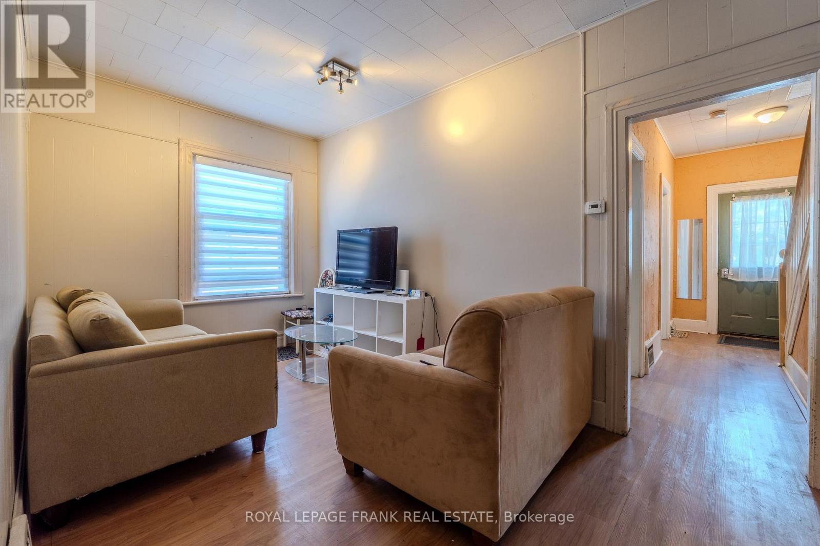 87 Durham Street W, Kawartha Lakes (Lindsay), Ontario  K9V 2P8 - Photo 6 - X12354077