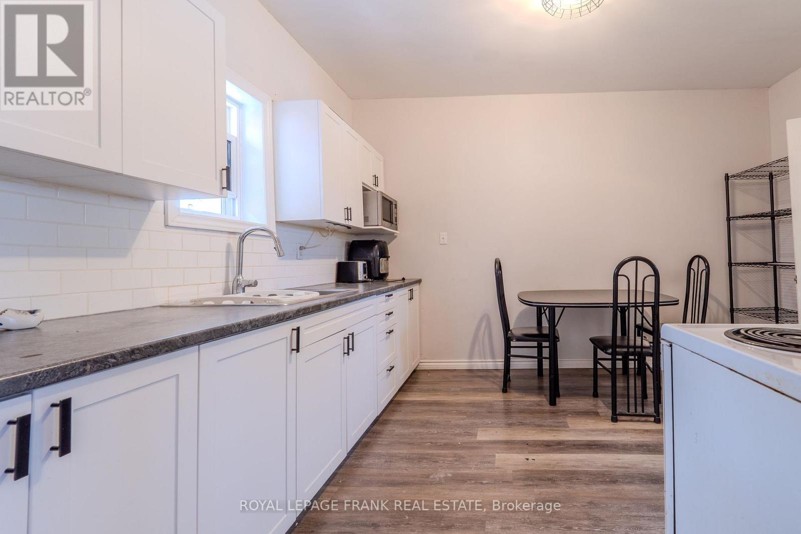 87 Durham Street W, Kawartha Lakes (Lindsay), Ontario  K9V 2P8 - Photo 8 - X12354077