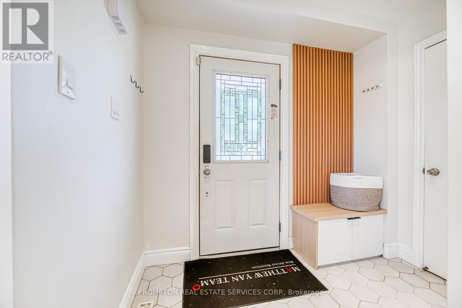 13 Sylvia Court, Clarington (Newcastle), Ontario  L1B 1J4 - Photo 3 - E12354213