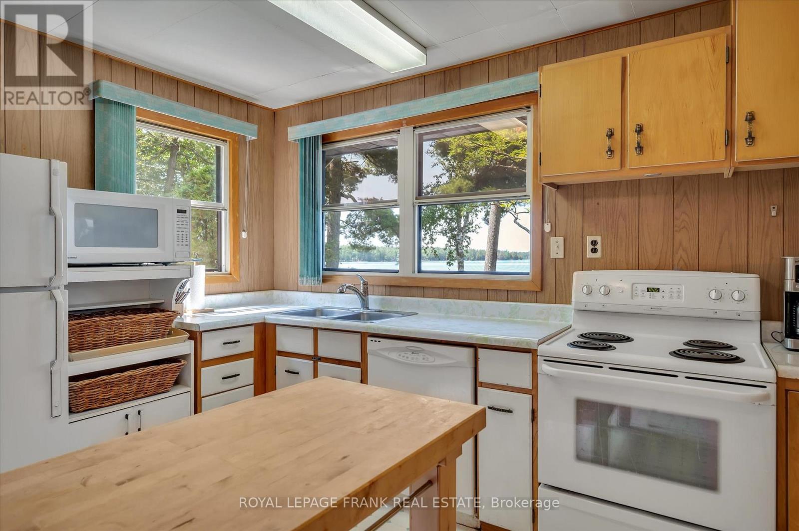 2724 Newcomb Lane, Selwyn, Ontario  K0L 2H0 - Photo 11 - X12354320