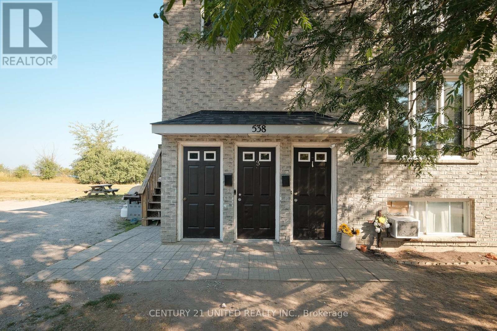 538 Crystal Drive, Peterborough South (East), Ontario  K9J 8H1 - Photo 4 - X12354835