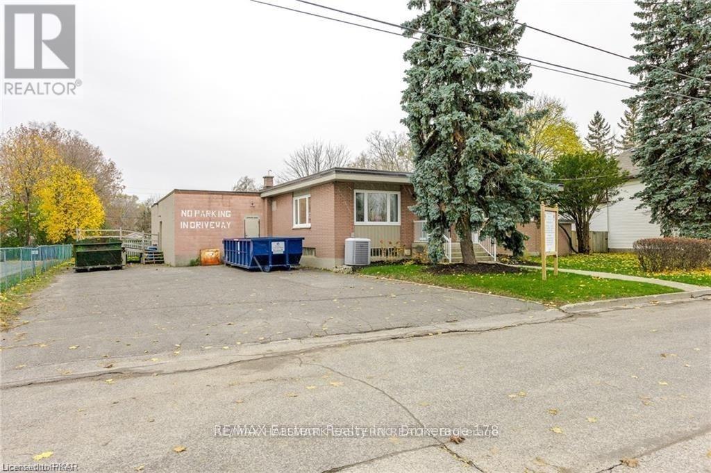 71 Princess Street, Peterborough (Town Ward 3), Ontario  K9J 2A8 - Photo 2 - X12355000