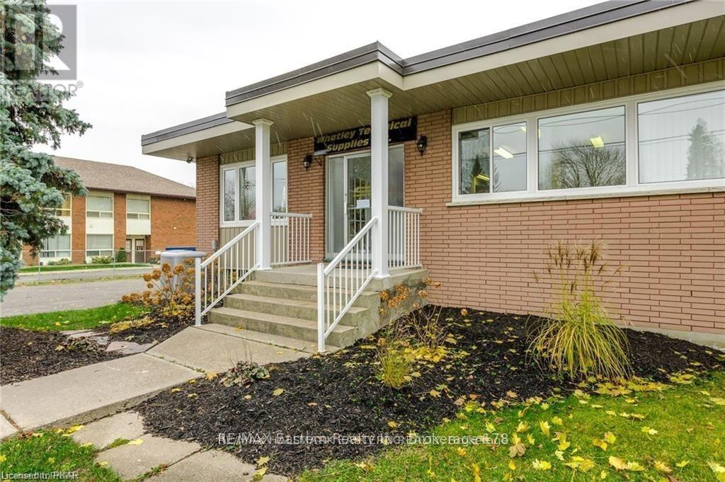 71 Princess Street, Peterborough (Town Ward 3), Ontario  K9J 2A8 - Photo 3 - X12355000