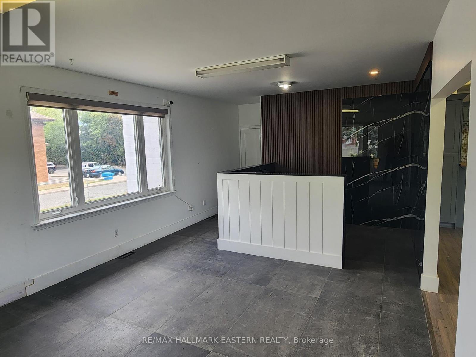71 Princess Street, Peterborough (Town Ward 3), Ontario  K9J 2A8 - Photo 5 - X12355000