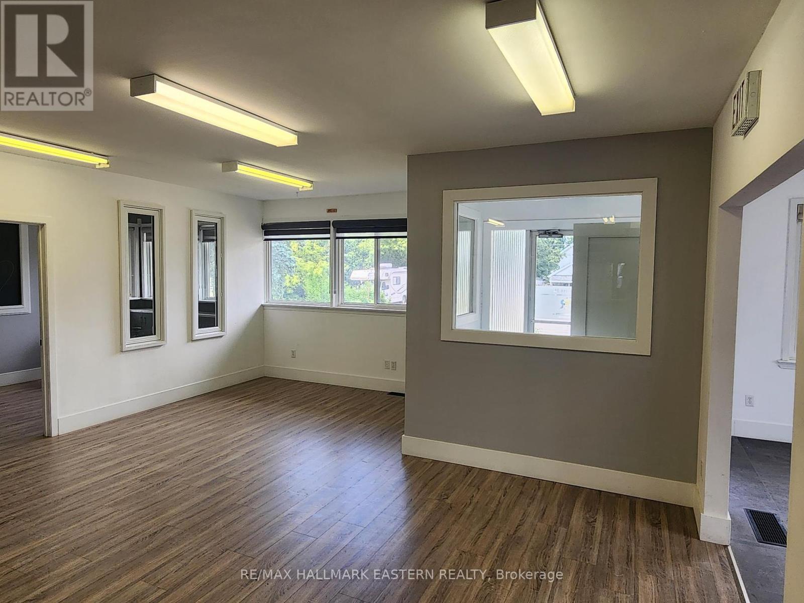 71 Princess Street, Peterborough (Town Ward 3), Ontario  K9J 2A8 - Photo 6 - X12355000