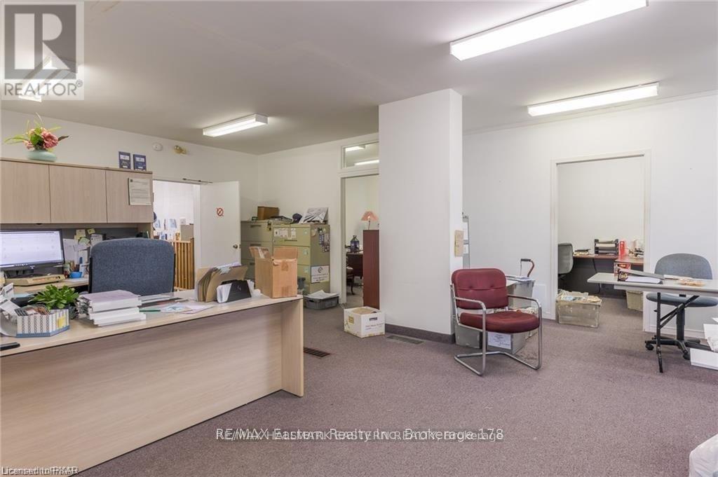 71 Princess Street, Peterborough (Town Ward 3), Ontario  K9J 2A8 - Photo 12 - X12355006