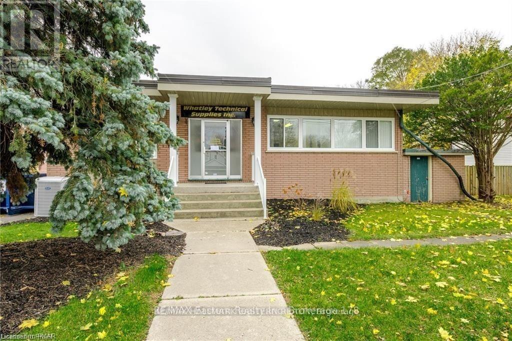 71 Princess Street, Peterborough (Town Ward 3), Ontario  K9J 2A8 - Photo 4 - X12355006
