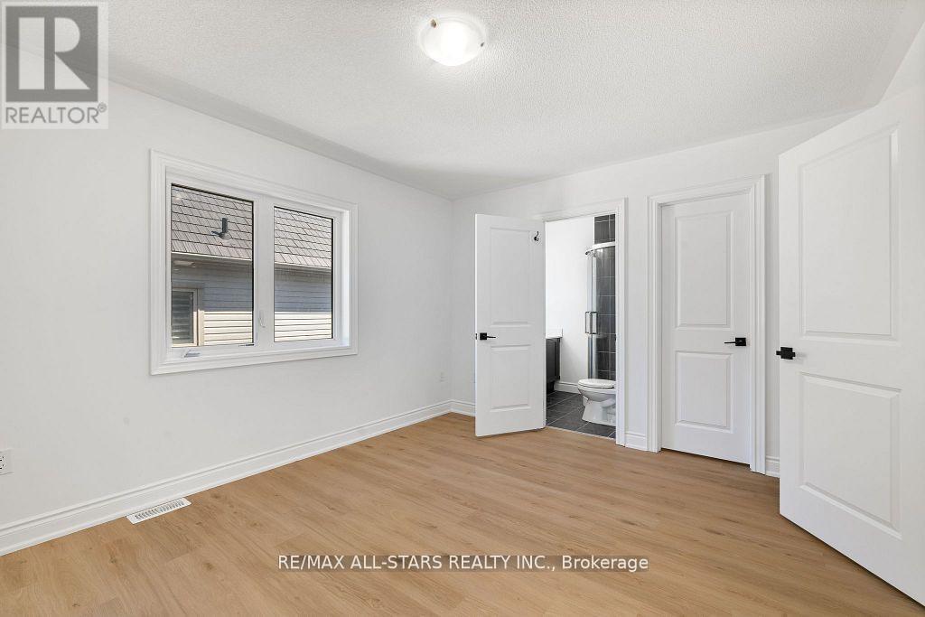 92 Hennessey Crescent, Kawartha Lakes (Lindsay), Ontario  K9V 1P4 - Photo 27 - X12356695