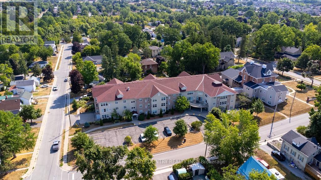 302 - 8 Huron Street, Kawartha Lakes (Lindsay), Ontario  K9V 6K3 - Photo 1 - X12356844