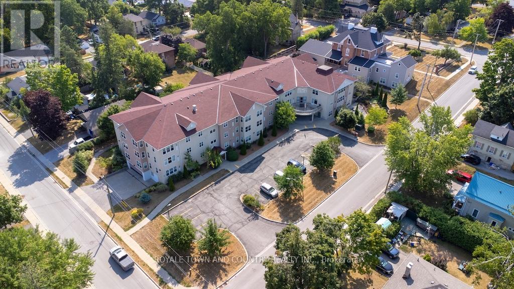 302 - 8 Huron Street, Kawartha Lakes (Lindsay), Ontario  K9V 6K3 - Photo 2 - X12356844