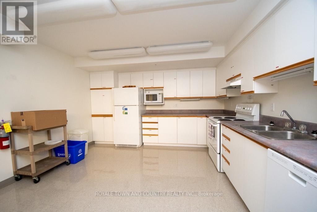 302 - 8 Huron Street, Kawartha Lakes (Lindsay), Ontario  K9V 6K3 - Photo 29 - X12356844