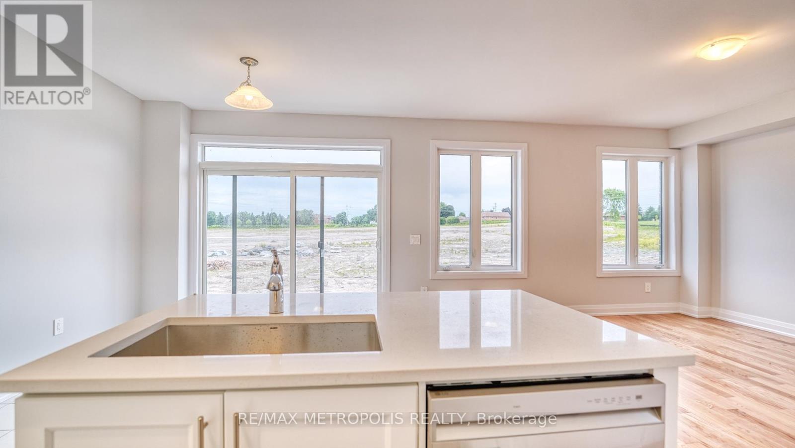 149 St Joseph Road, Kawartha Lakes (Lindsay), Ontario  K9V 6E3 - Photo 10 - X12357055