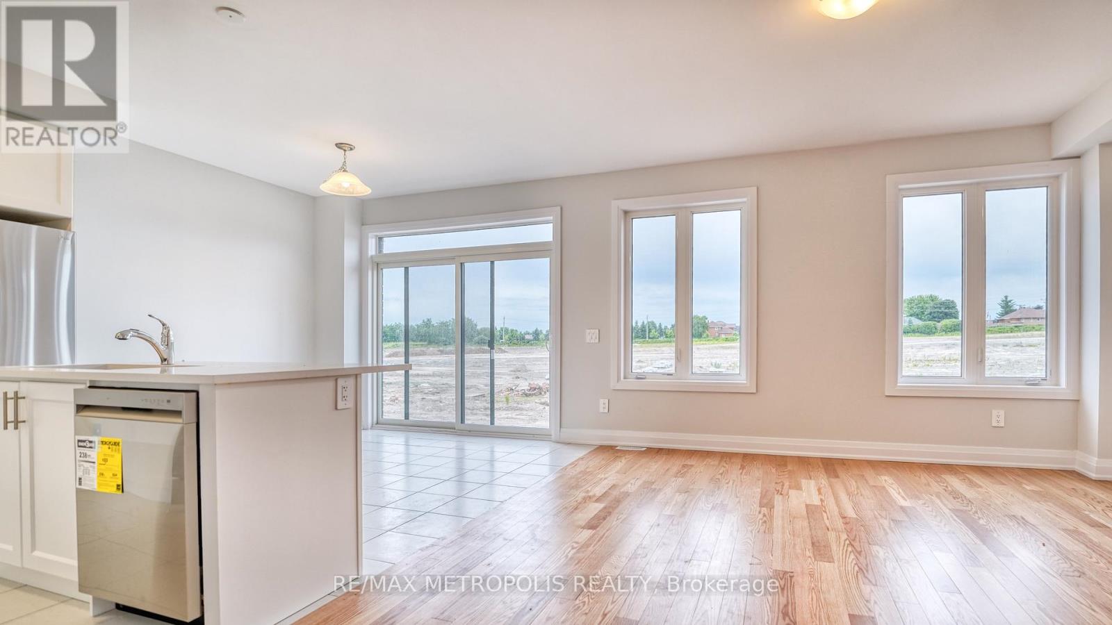 149 St Joseph Road, Kawartha Lakes (Lindsay), Ontario  K9V 6E3 - Photo 5 - X12357055