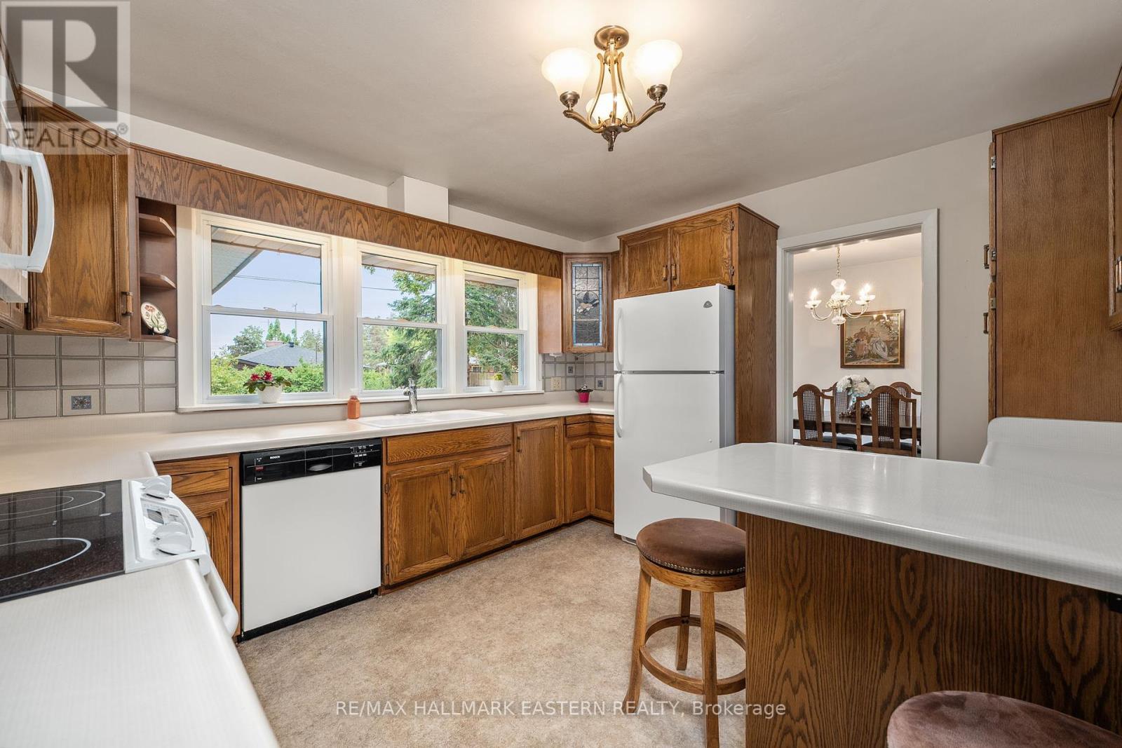883 Kensington Drive, Peterborough (Monaghan Ward 2), Ontario  K9J 6J8 - Photo 13 - X12357254