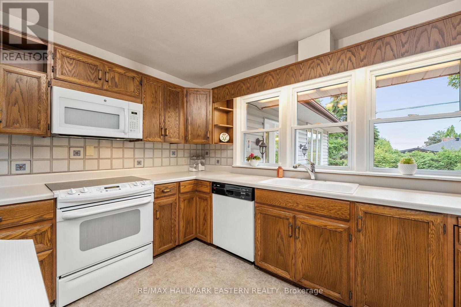 883 Kensington Drive, Peterborough (Monaghan Ward 2), Ontario  K9J 6J8 - Photo 16 - X12357254