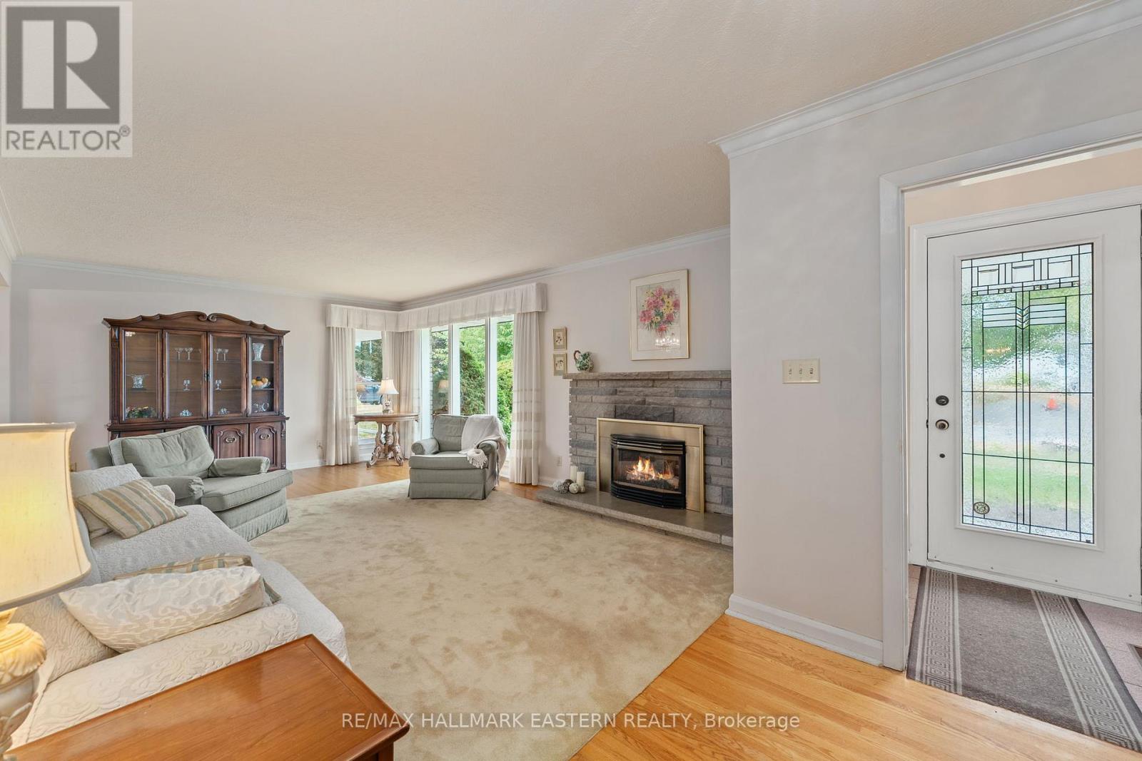 883 Kensington Drive, Peterborough (Monaghan Ward 2), Ontario  K9J 6J8 - Photo 6 - X12357254