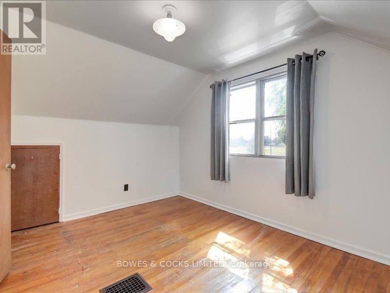 722 Gillespie Avenue, Peterborough (Otonabee Ward 1), Ontario  K9J 4B7 - Photo 12 - X12357472