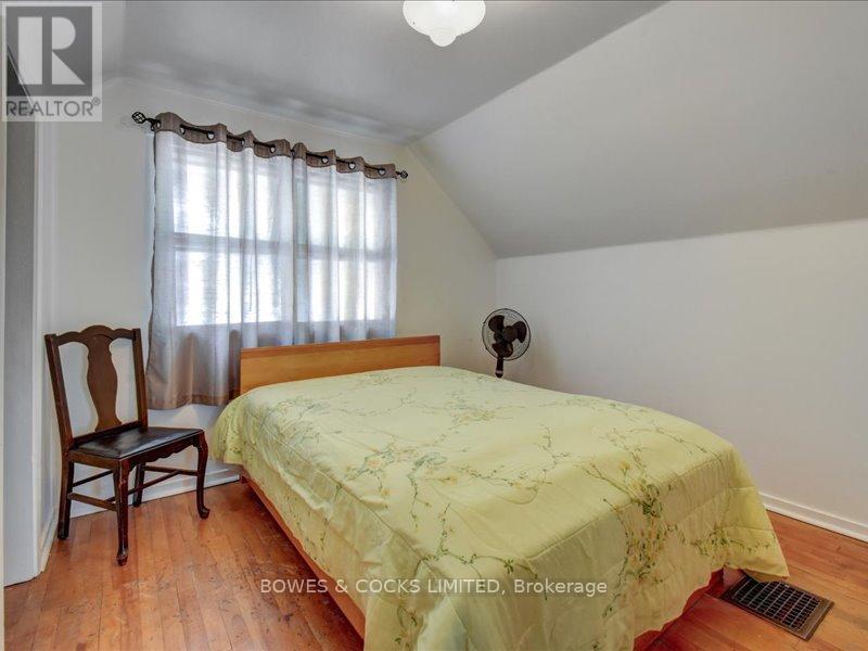 722 Gillespie Avenue, Peterborough (Otonabee Ward 1), Ontario  K9J 4B7 - Photo 14 - X12357472