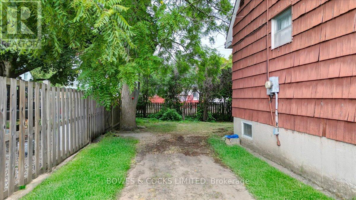722 Gillespie Avenue, Peterborough (Otonabee Ward 1), Ontario  K9J 4B7 - Photo 19 - X12357472