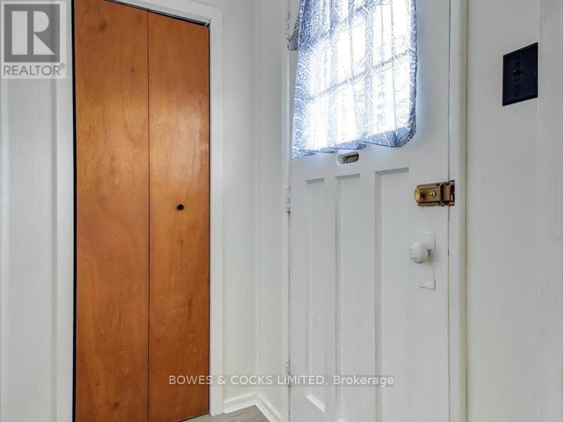 722 Gillespie Avenue, Peterborough (Otonabee Ward 1), Ontario  K9J 4B7 - Photo 5 - X12357472