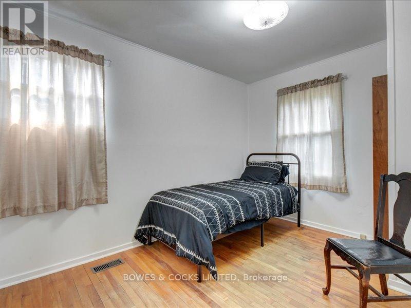722 Gillespie Avenue, Peterborough (Otonabee Ward 1), Ontario  K9J 4B7 - Photo 8 - X12357472