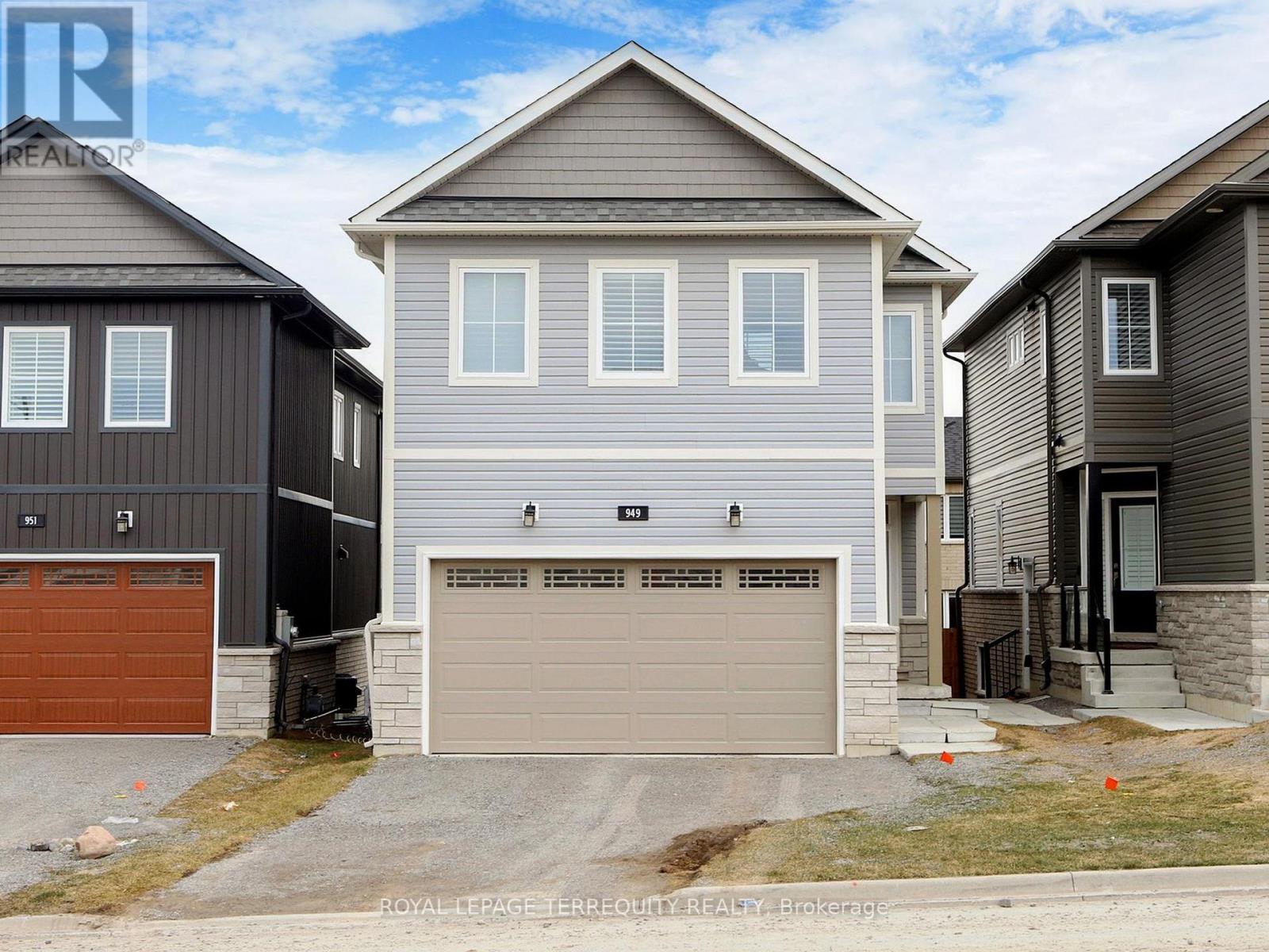 949 Bamford Terrace, Peterborough (Monaghan Ward 2), Ontario  K9J 6X4 - Photo 1 - X12357487